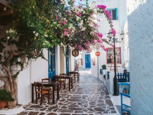 Read more about the article Santorini vs Mykonos: Which Greek Island Should You Choose in 2026?